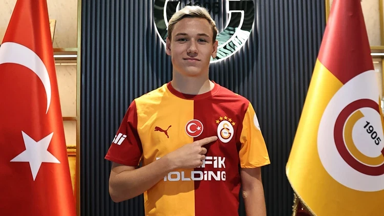 Galatasaray, Aleksey Batrakov'u Kadrosuna Kattı