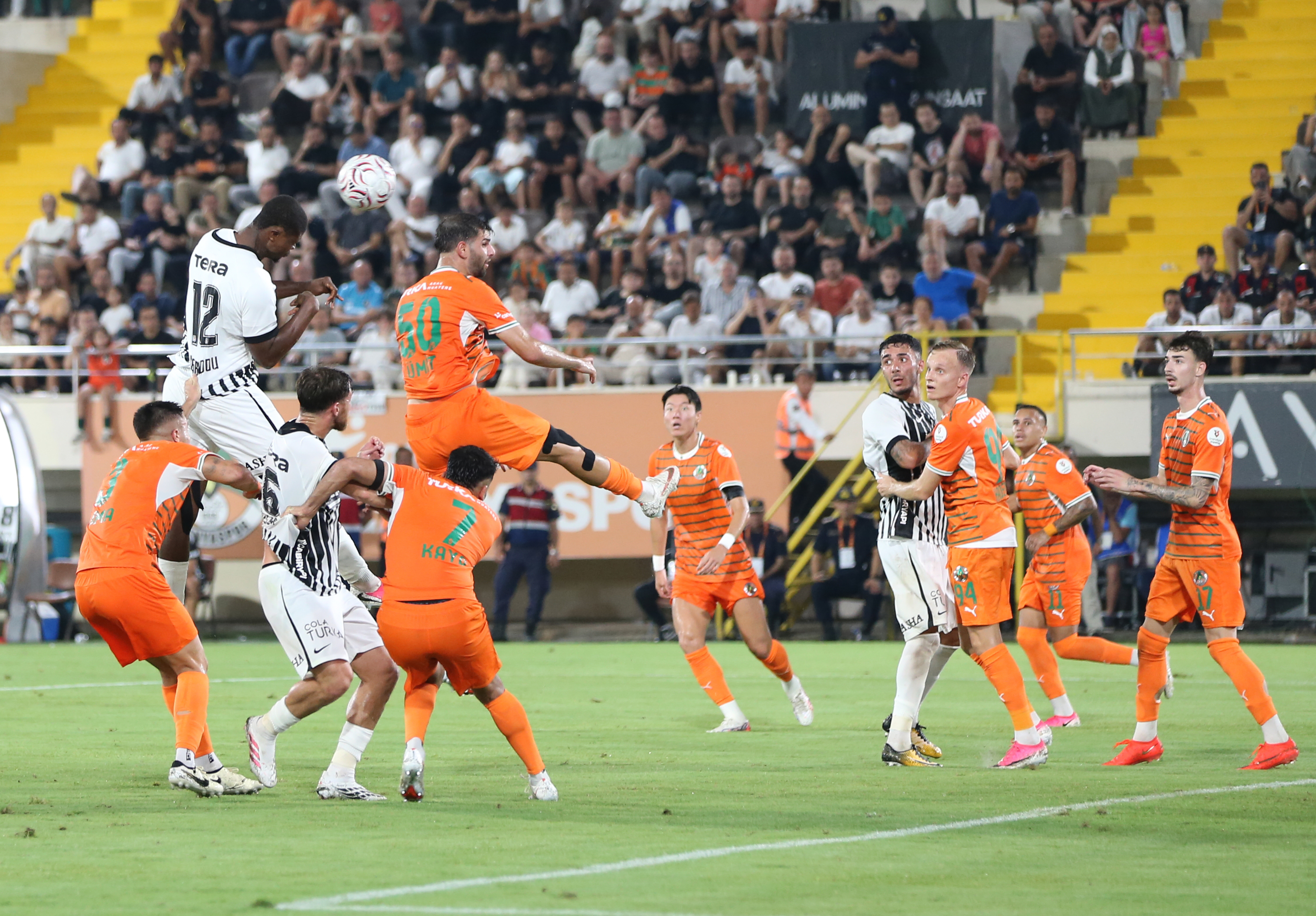 Beşiktaş'tan Avrupa Ligi Play-Off'u Öncesi Kayıp