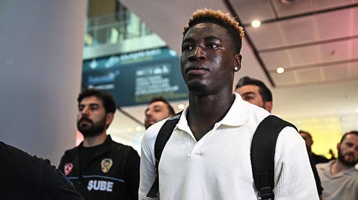 Fenerbahçe’nin Yeni Transferi İstanbul’da! Kojo Peprah Oppong İmza İçin Geldi
