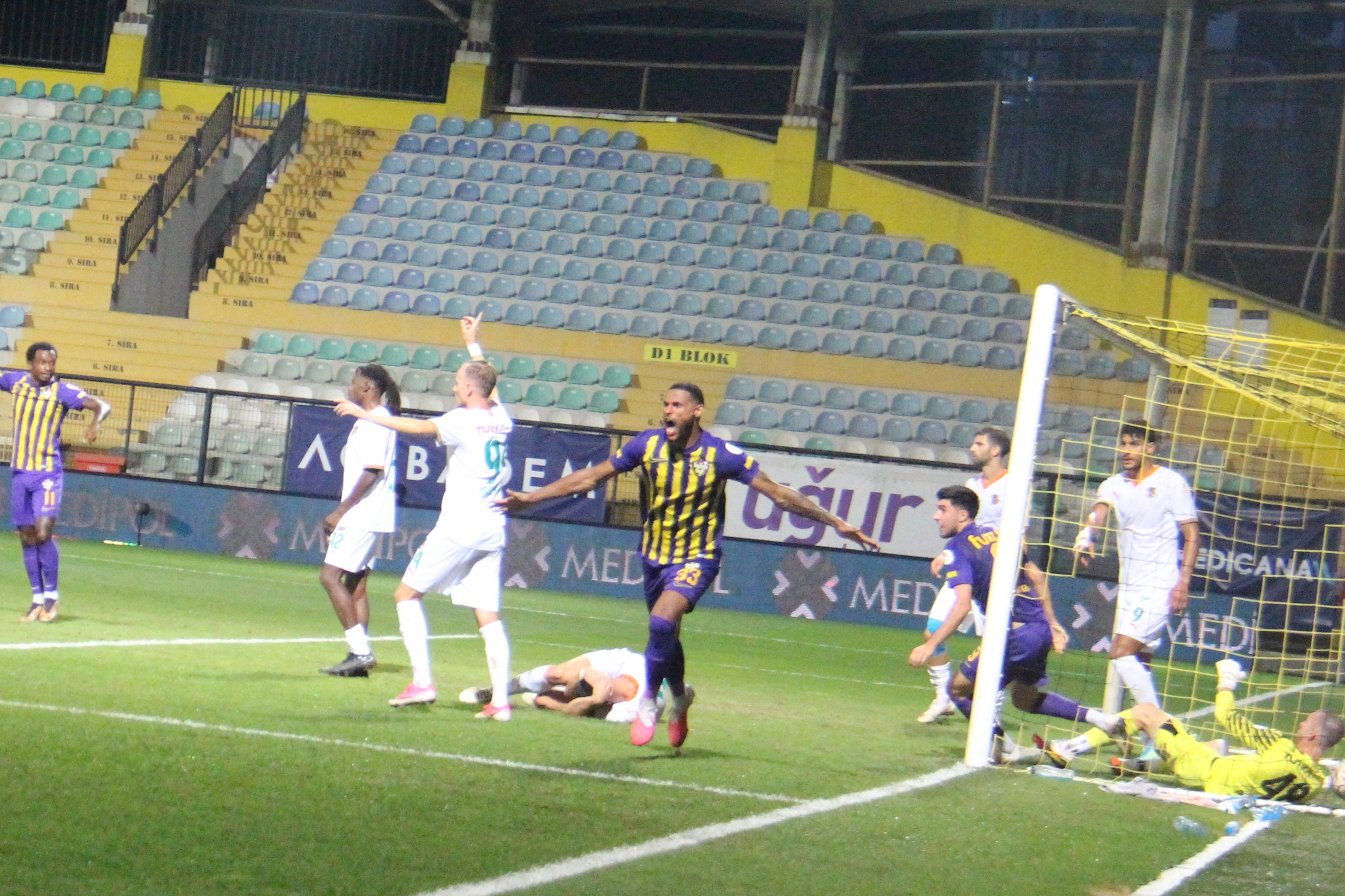 Eyüpspor’dan Unutulmaz Geri Dönüş! 90+4’te Gelen Golle Alanyaspor’u Devirdi