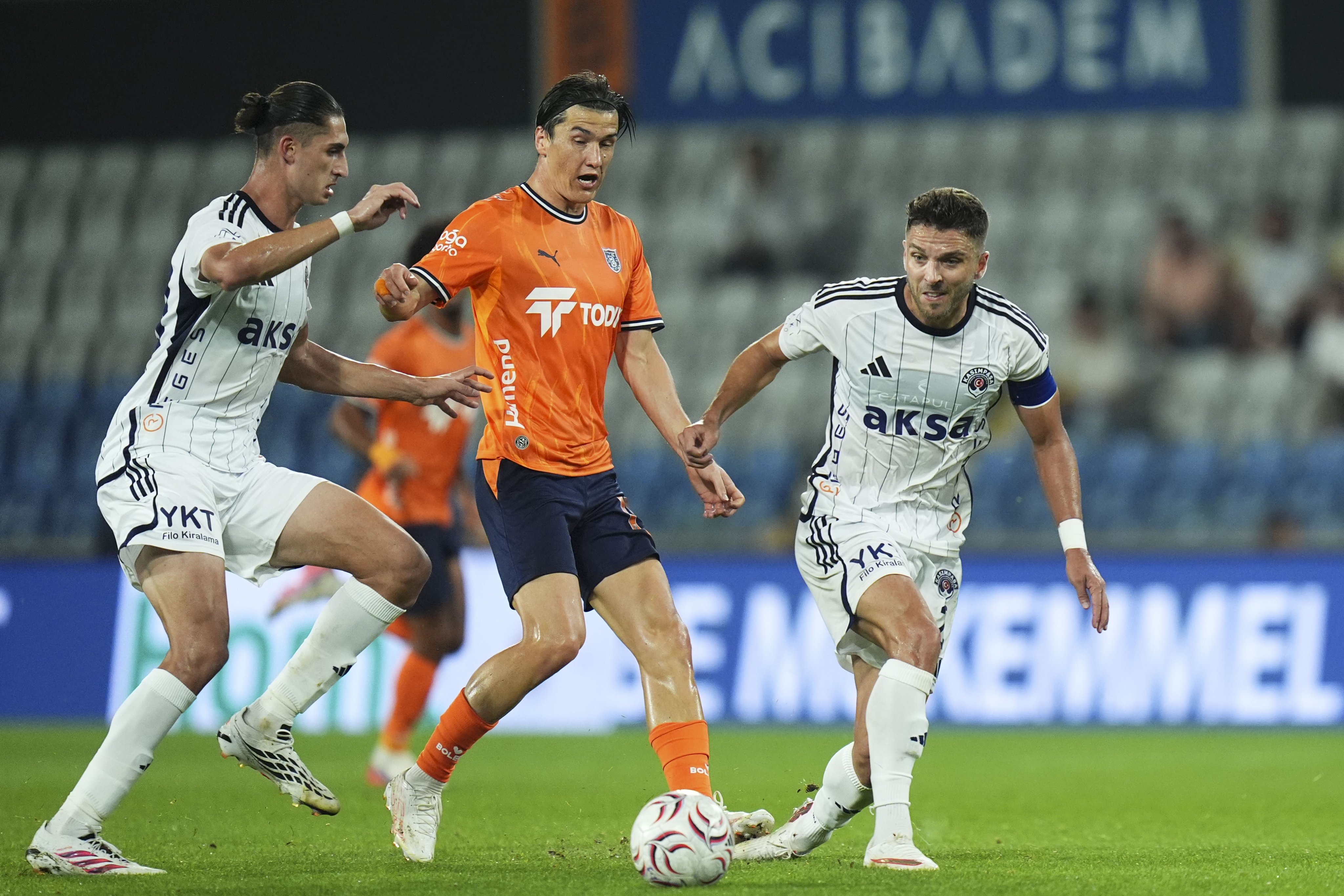 Başakşehir Öne Geçti, Kasımpaşa Son Dakikalarda Yakaladı