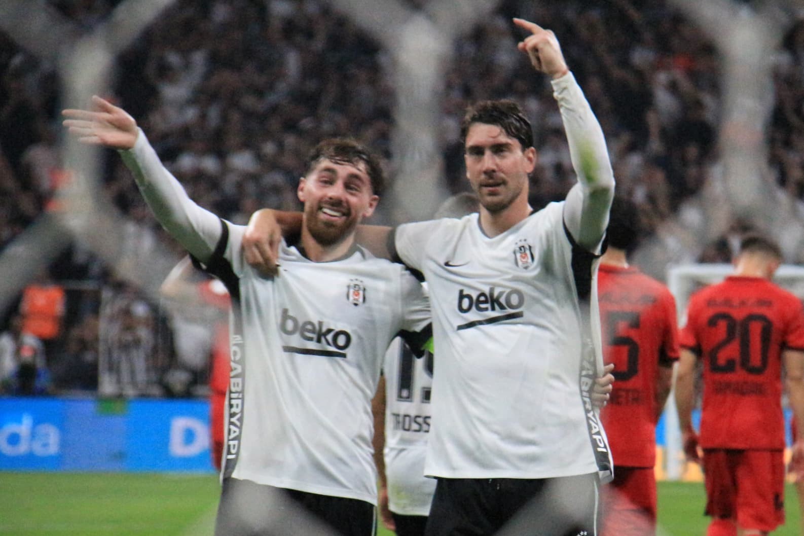 Beşiktaş’tan Gol Şov! Vlahovic Hat-trick Yaptı