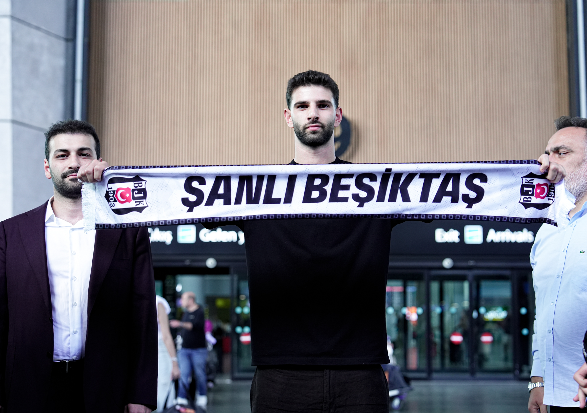Beşiktaş, Ümit Akdağ Transferini Resmen Açıkladı