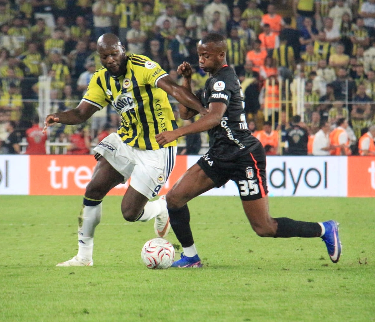 Kartal Kadıköy'de geri döndü! Beşiktaş derbide Fenerbahçe'yi devirdi