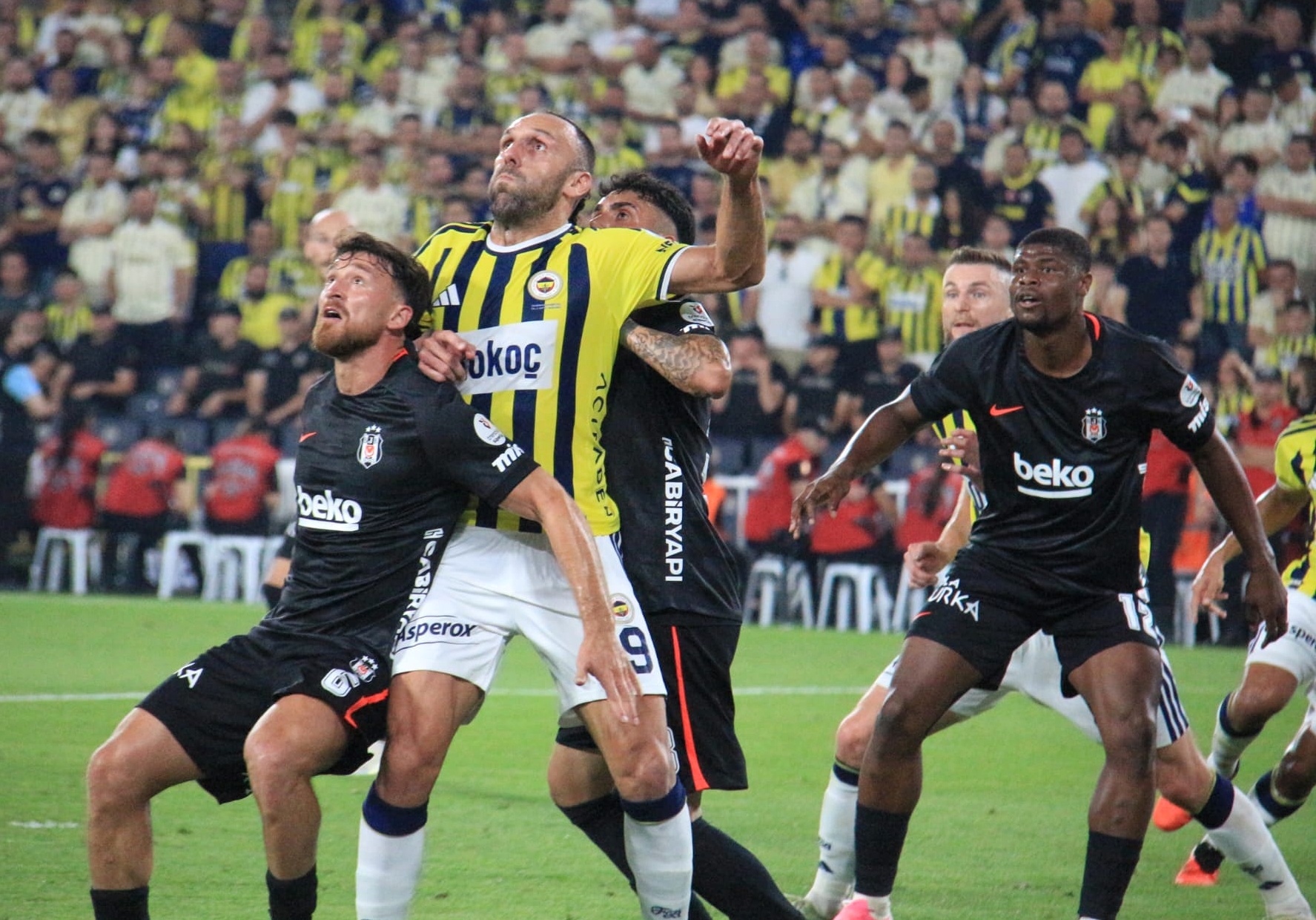 Kartal Kadıköy'de geri döndü! Beşiktaş derbide Fenerbahçe'yi devirdi fotoğrafı