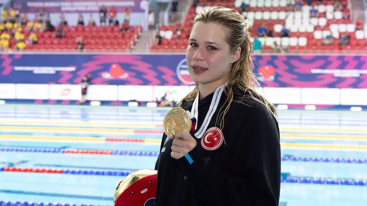 Defne Kurt'tan şova devam