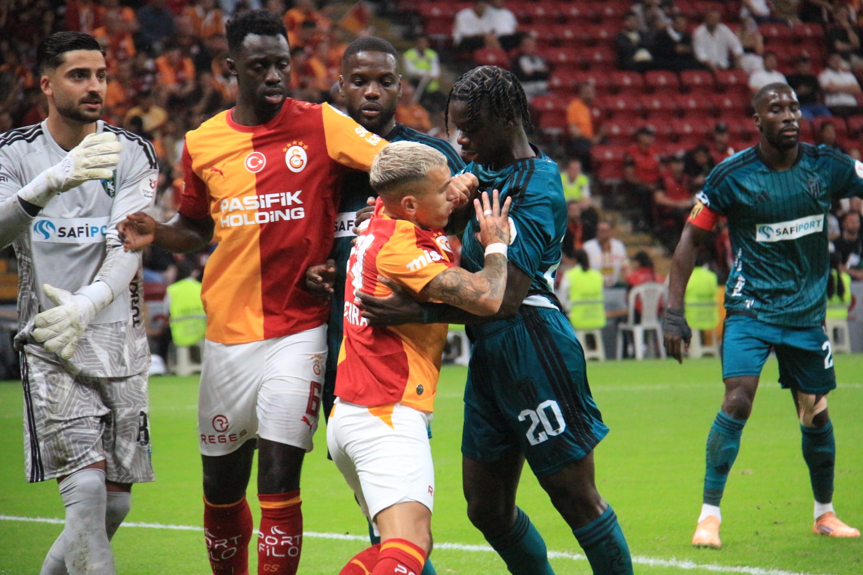 Galatasaray Kocaelispor'u Tek Golle Geçti fotoğrafı
