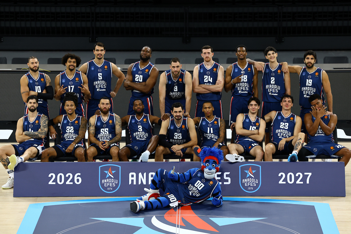 Anadolu Efes Basın Önünde
