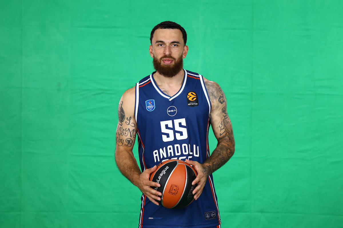 Anadolu Efes Basın Önünde fotoğrafı