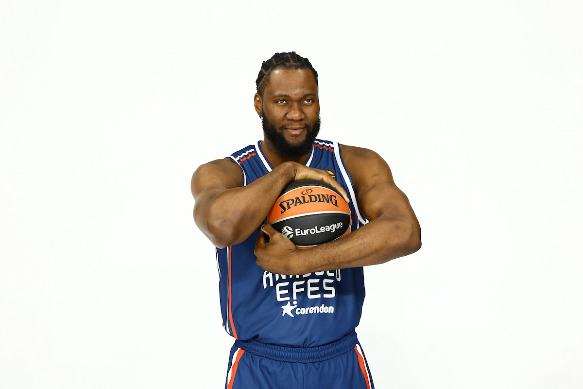 Anadolu Efes Basın Önünde fotoğrafı