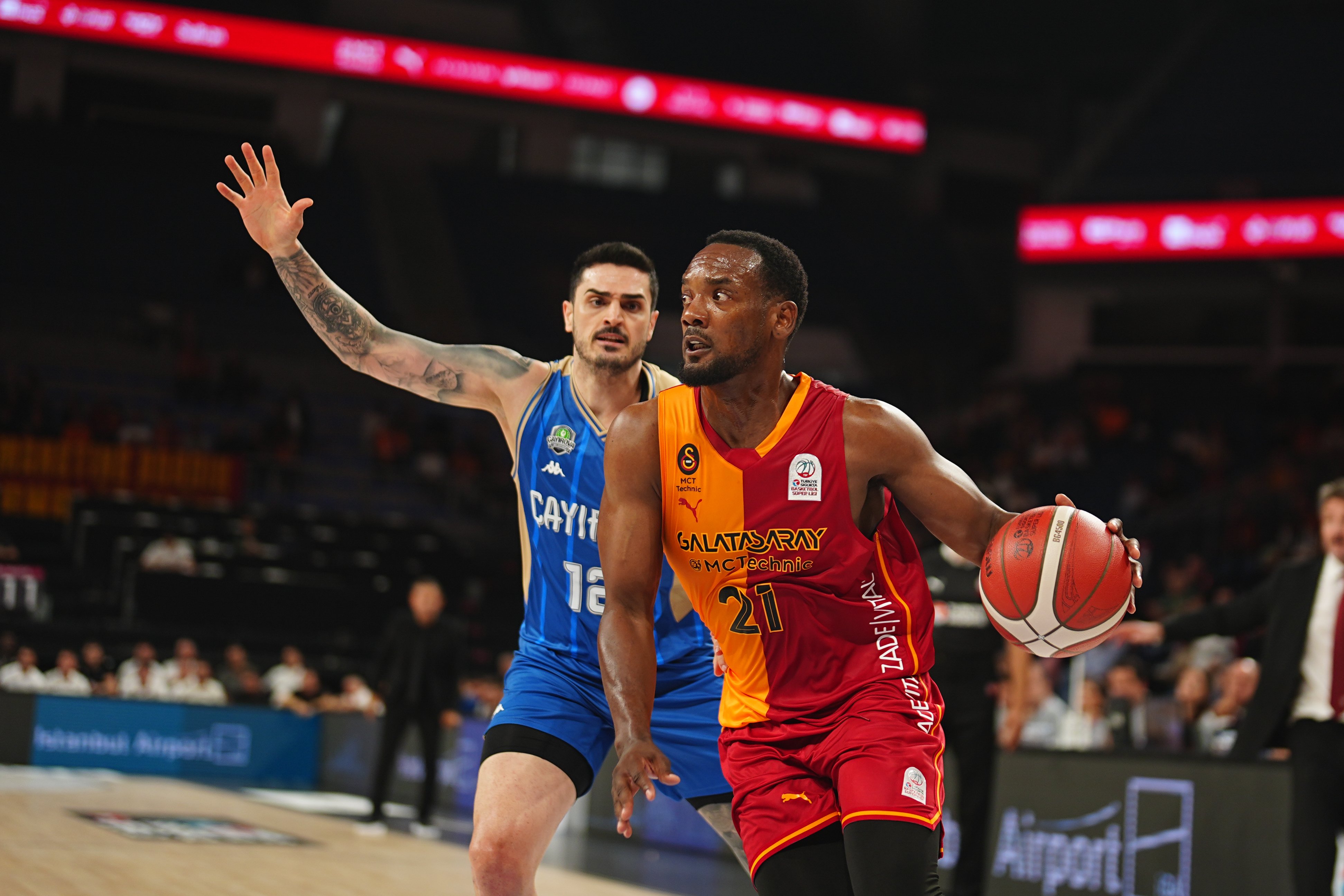 Galatasaray'dan Sezona Farklı Başlangıç