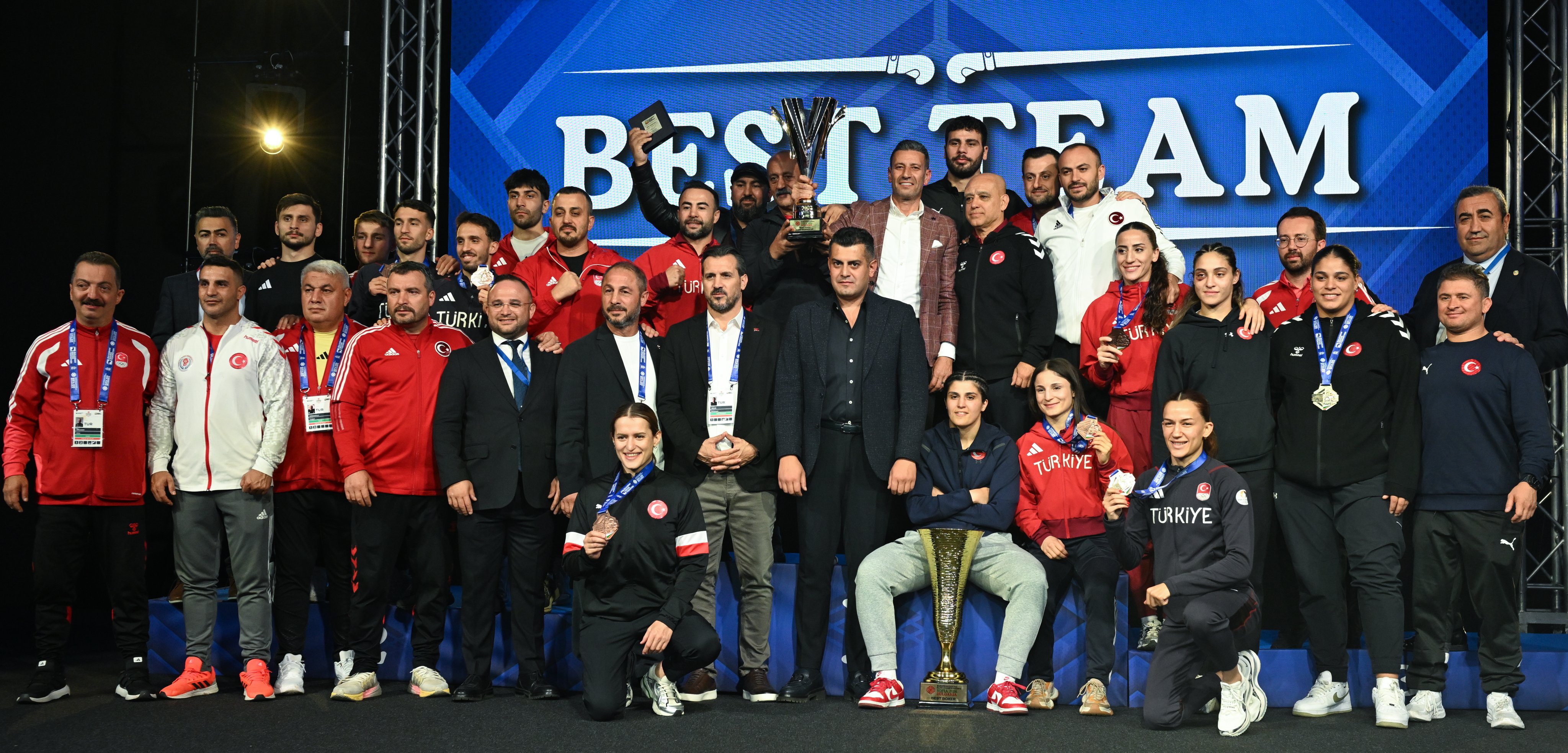 Türk Boksundan Avrupa'da Tarihi Başarı