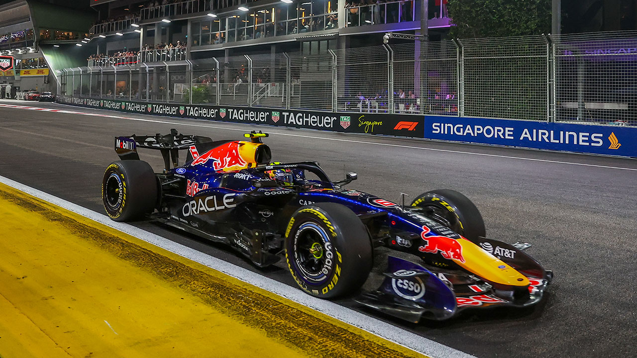 Verstappen Singapur’da Kazandı