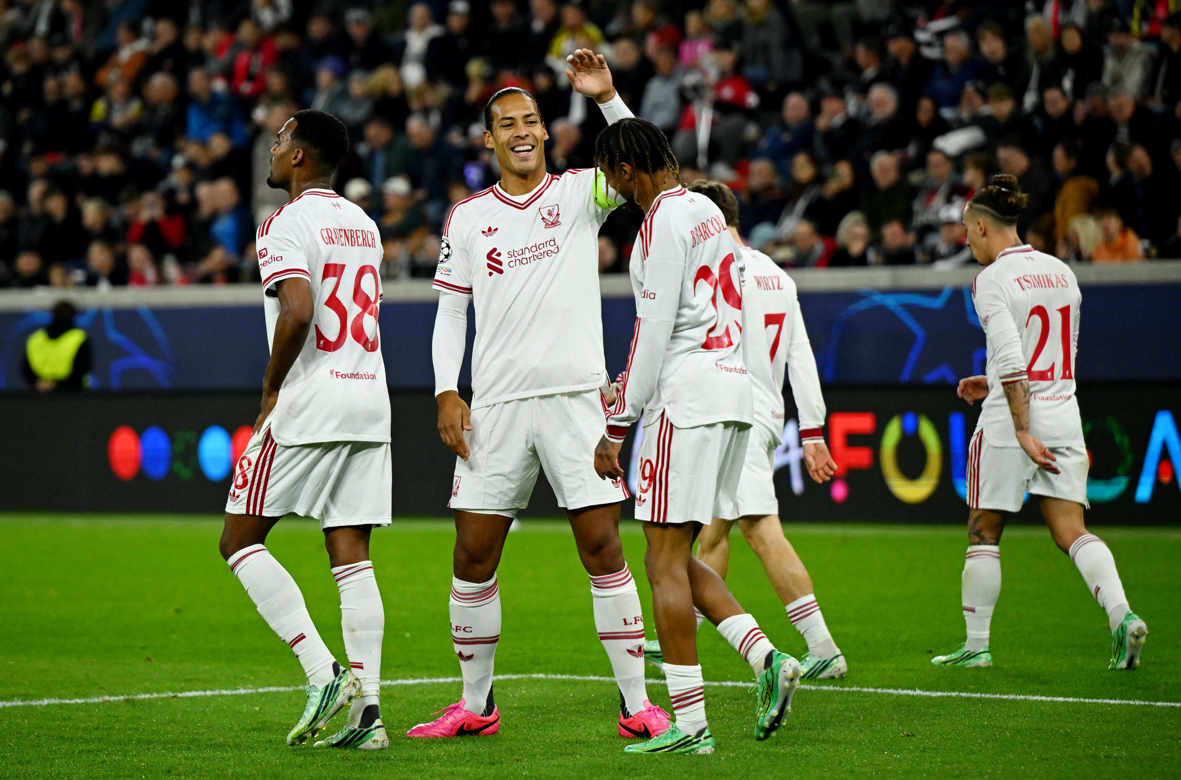 Şampiyonlar Ligi’nde Gecenin Yıldızları: Barcola’dan Hat-Trick, PSG’den Büyük Zafer