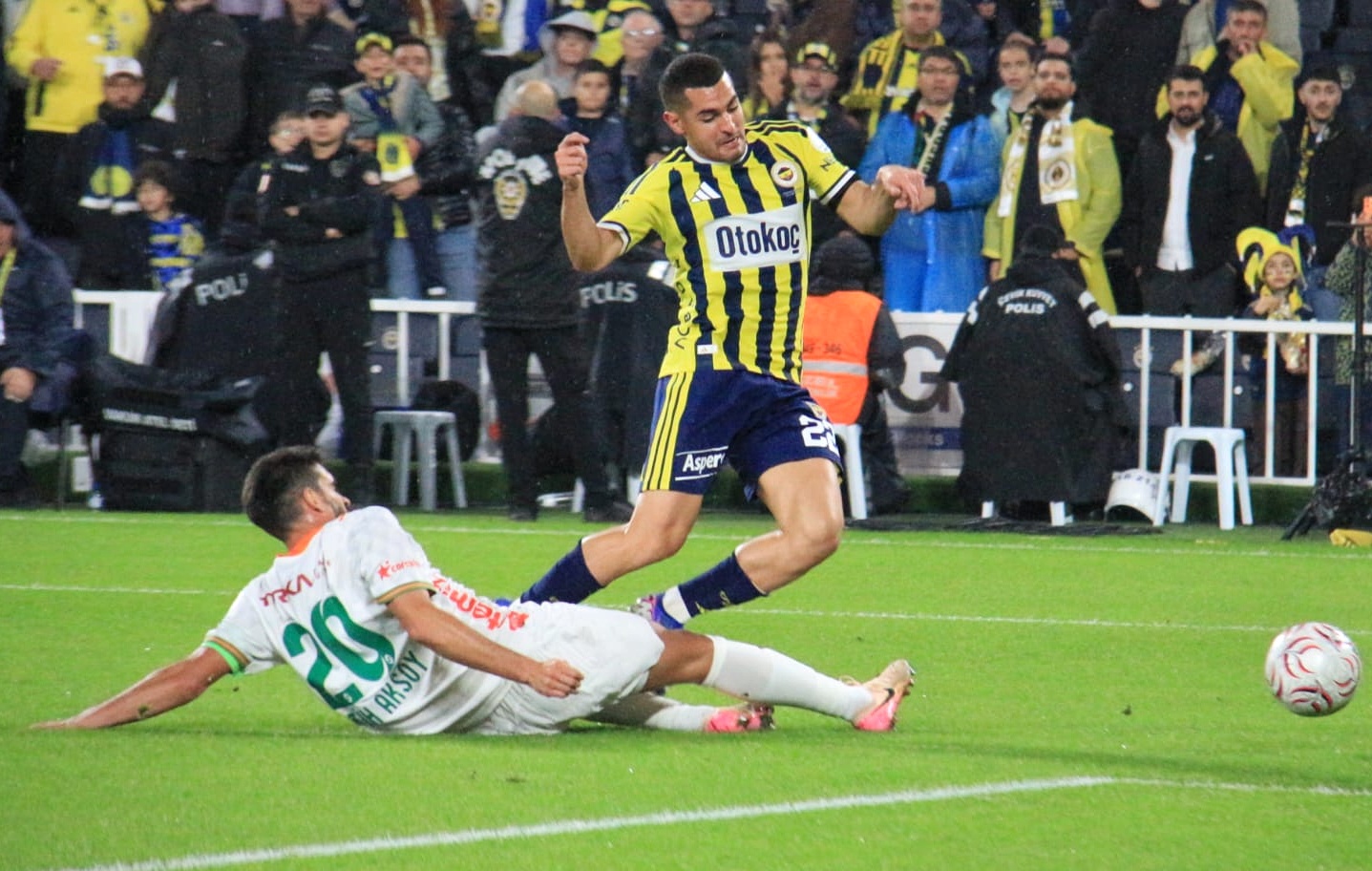 Fenerbahçe'den Kadıköy'de Üç Gol