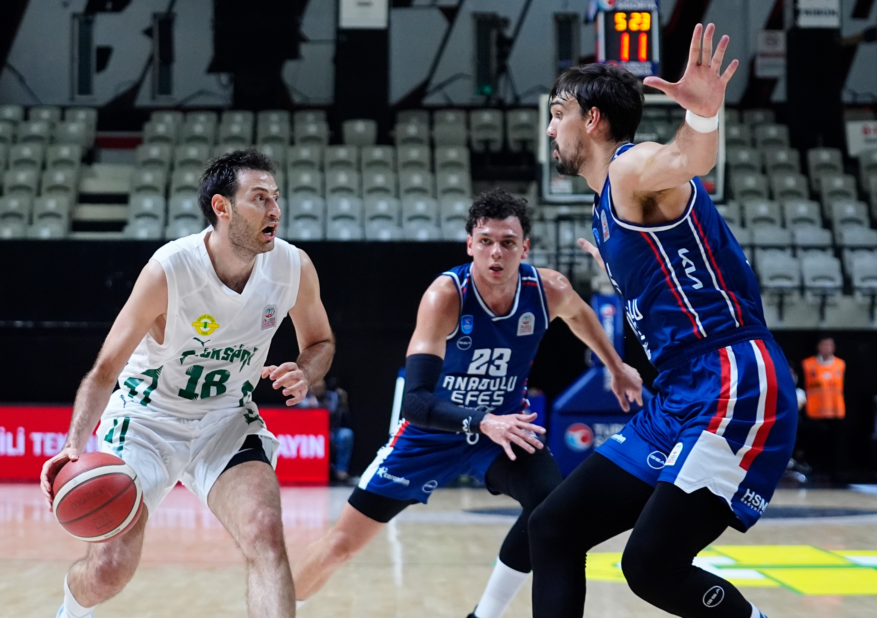 Esenler Erokspor'dan Anadolu Efes'e Son Çeyrek Darbesi!