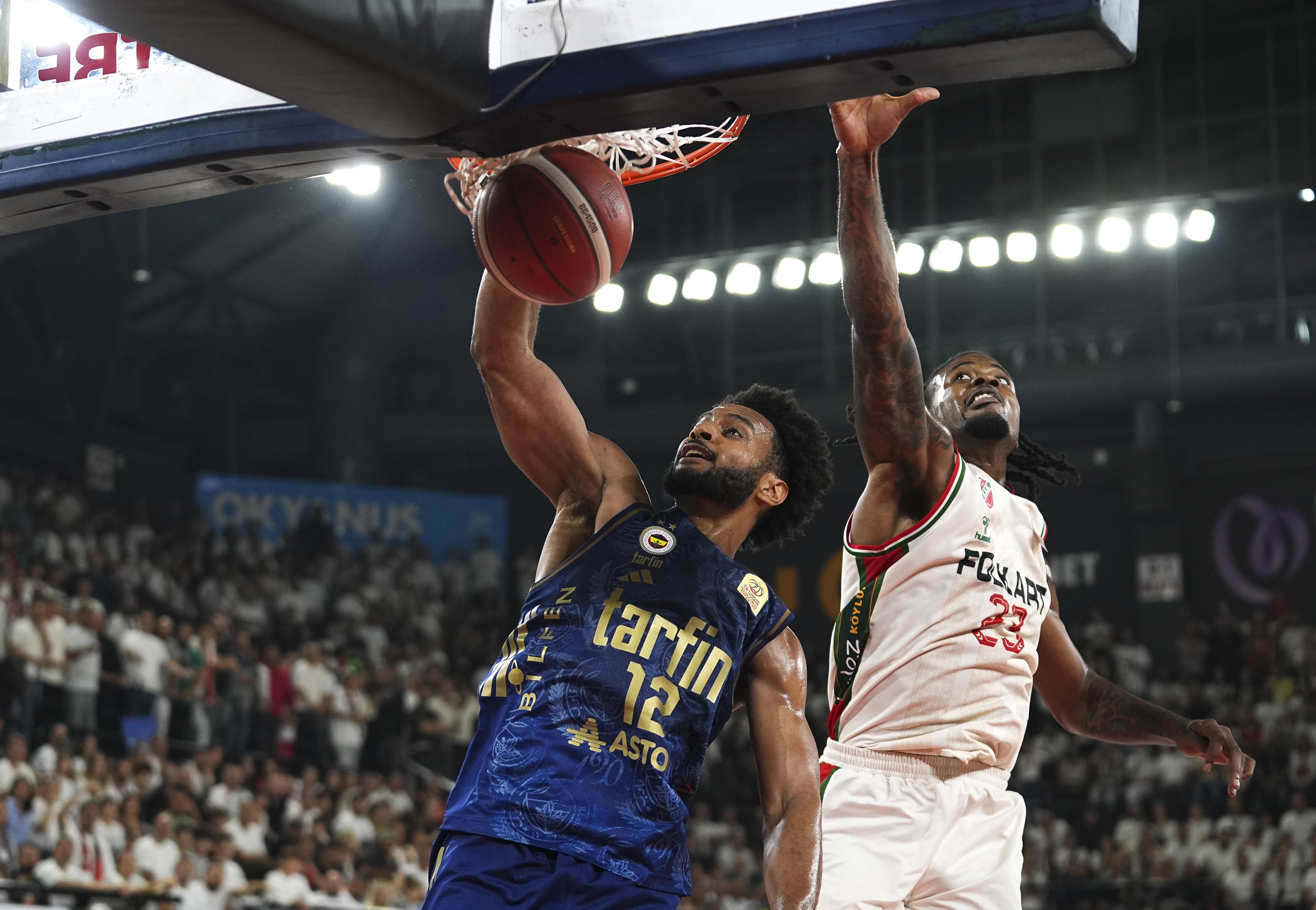 Fenerbahçe Tarfin, Karşıyaka Deplasmanında Farklı Kazandı