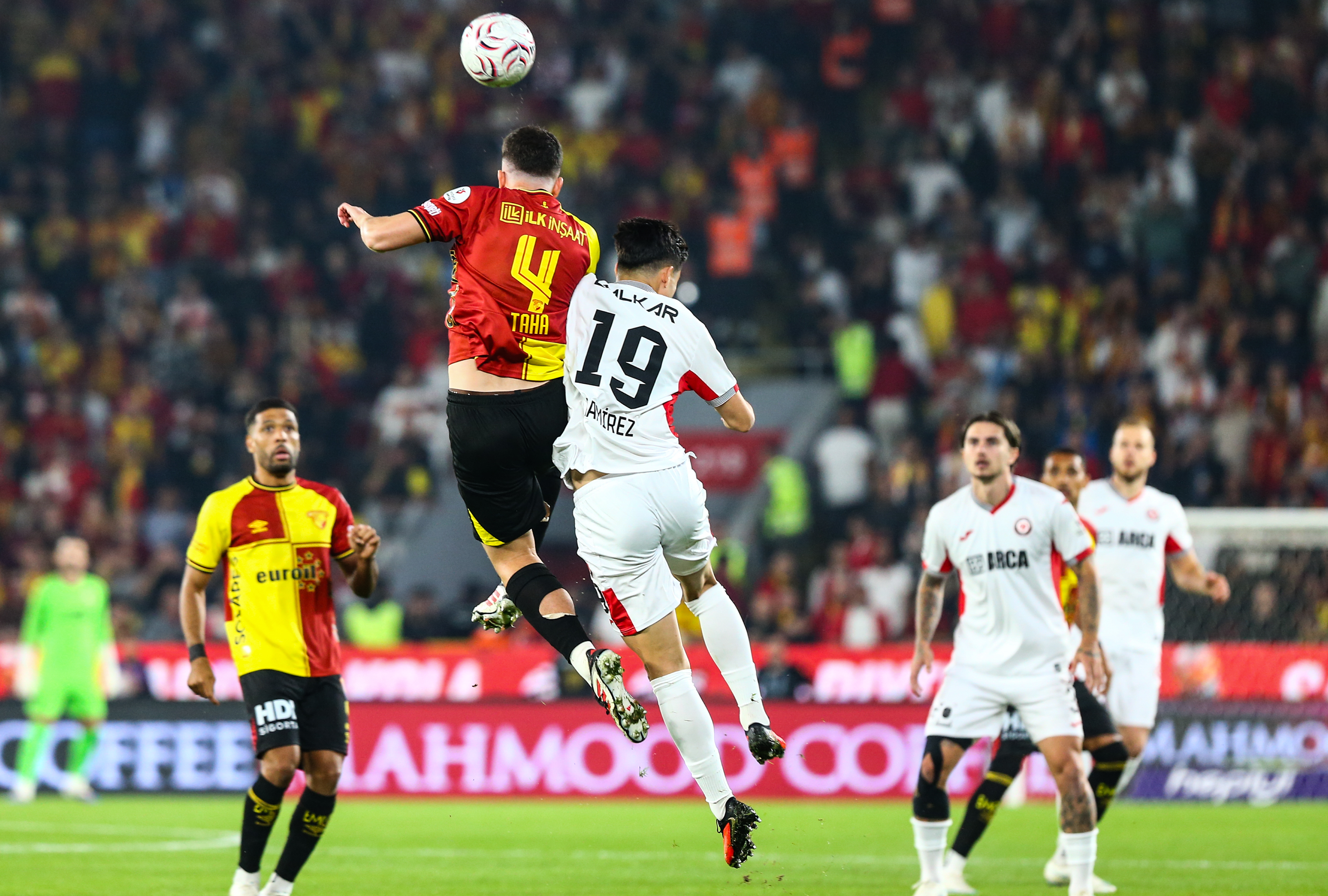 Göztepe, Çorum FK’yi İki Golle Geçti